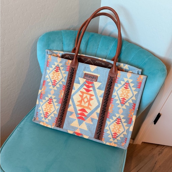 Wrangler Handbags - Wrangler Aztec Pattern Tote in Blue and Brown